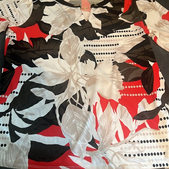 Calvin Klein floral blouse NWOT,medium, bell sleeves - Picture 5 of 7